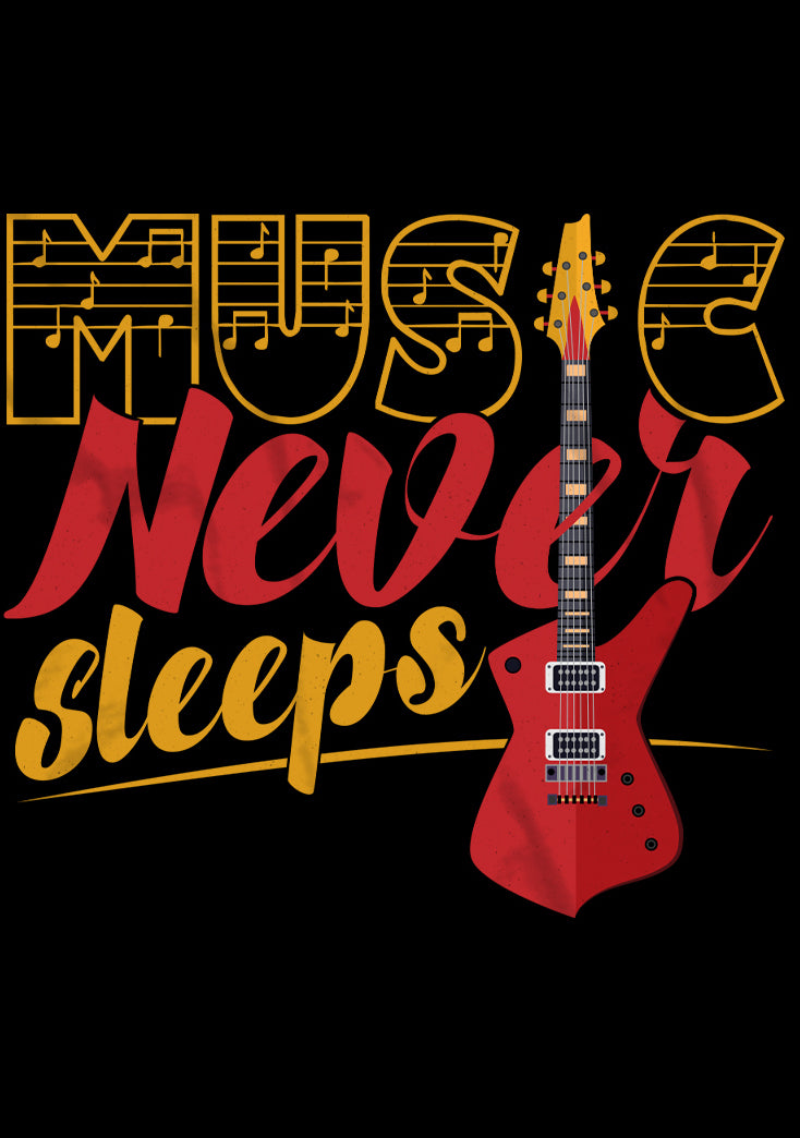 Schwarzes T-Shirt mit dem bunten Schriftzug „Music Never Sleeps“ und einer roten E-Gitarre. Perfekt für Musikliebhaber, Gitarristen und Nachteulen, die immer von Musik umgeben sein wollen.